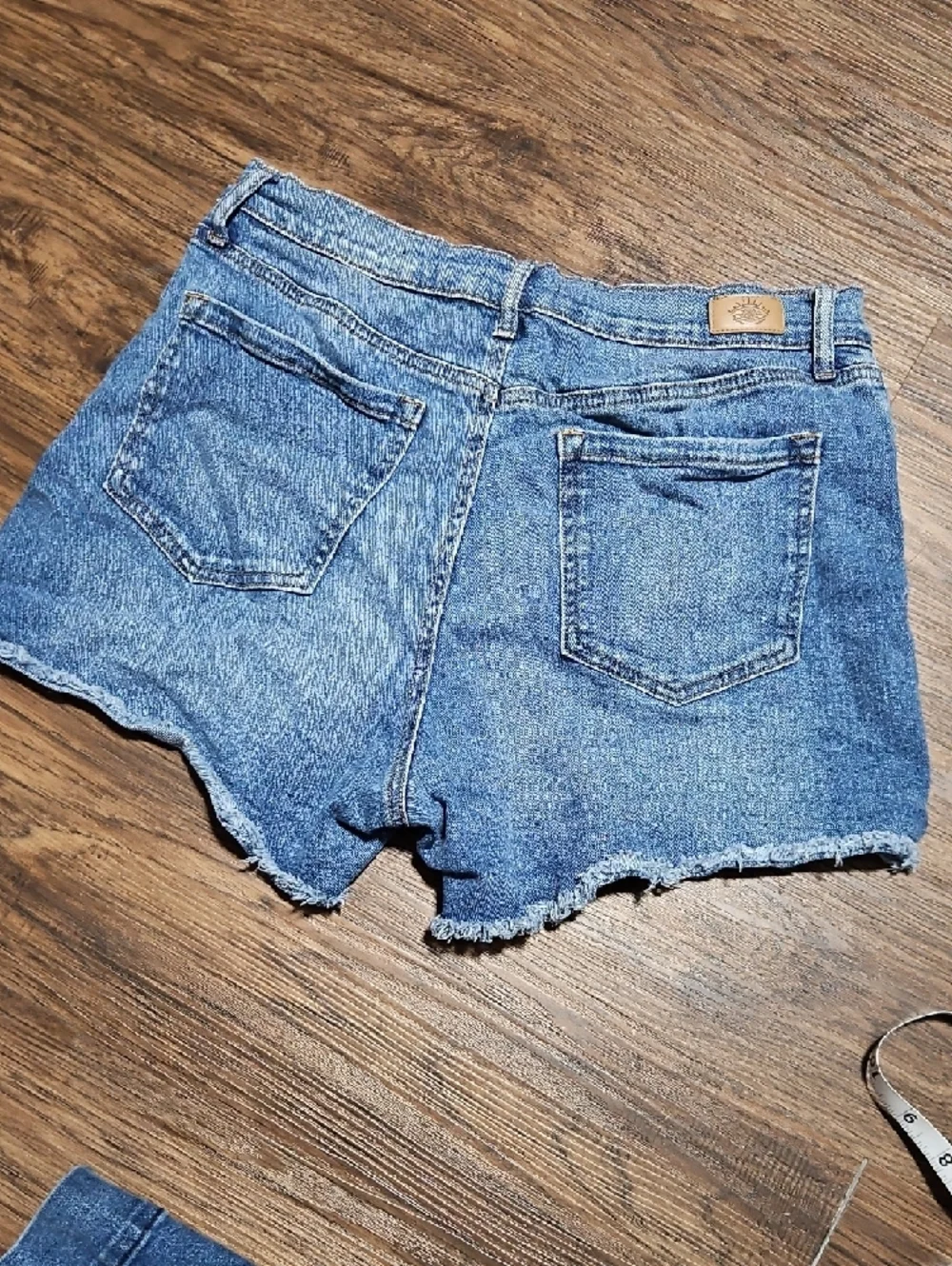 Sofia Jeans Chi Shorty Frayed Hem, High Waisted Denim Shorts, womens size 8